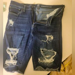 Women’s MID-RISE BOYFRIEND SHORTs